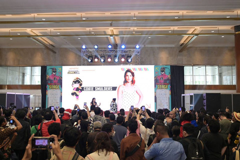 Aktris Hollywood Cobie Smulders hadir pada wondrful Indonesia Comic Con 2024 di Jakarta ConventionCenter. Foto: Dok. BNI