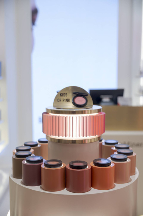 bareMinerals, brand makeup asal Amerika Serikat yang mengedepankan konsep pure beauty. Foto: Dok. bareMinerals