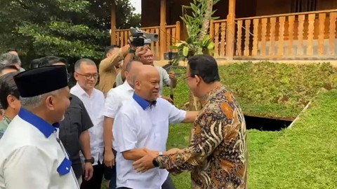 Anies Baswedan menerima kunjungan Cagub dan Cawagub Jawa Barat nomor urut 03 Ahmad Syaikhu dan Ilham Habibie di kediamannya, Lebak Bulus, Jakarta, Kamis (14/11/2024). Foto: Jonathan Devin/kumparan