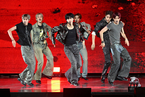 Anggota boy grup K-pop RIIZE. Foto: JUNG YEON-JE / AFP
