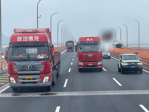 Pemandangan sejumlah truk di China.  Foto: Sena Pratama/kumparanOTO