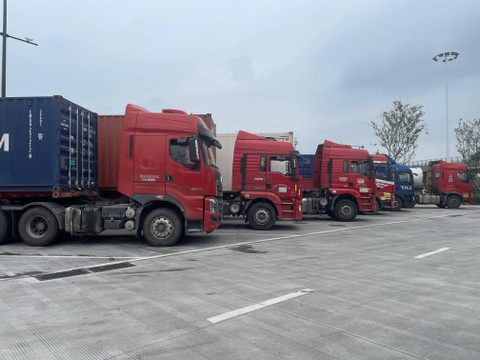 Pemandangan sejumlah truk di China.  Foto: Sena Pratama/kumparanOTO