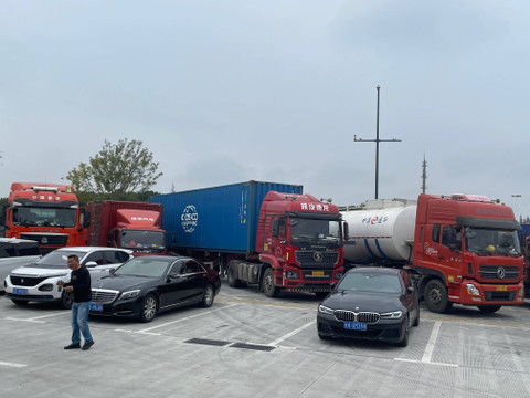 Pemandangan sejumlah truk di China.  Foto: Sena Pratama/kumparanOTO