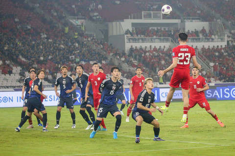 Aksi para pemain Timnas Indonesia pada pertandingan Kualifikasi Piala Dunia 2026 melawan Timnas Jepang di Stadion Utama Gelora Bung Karno, Jakarta, Jumat (15/11/2024).
Foto: Aditia Noviansyah/kumparan