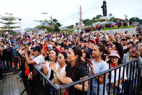 Keramaian seri terakhir Aquabike Jetski World Championship 2024 di Pantai Bebas, Simalungun, Sumatera Utara, pada Jumat (15/11).  Foto: Dok. InJourney