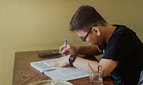 Soal Bahasa Arab kelas 5 semester 1 dan kunci jawaban. Foto hanya ilustrasi, bukan yang sebenarnya. Sumber: Pexels/Min An