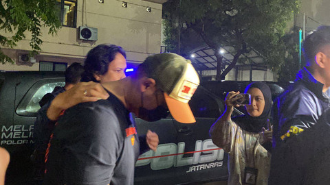 Polda Metro Jaya tangkap lagi 3 DPO terkait kasus Judol di Komdigi, Jakarta, Sabtu (16/11). Foto: Abid Raihan/kumparan