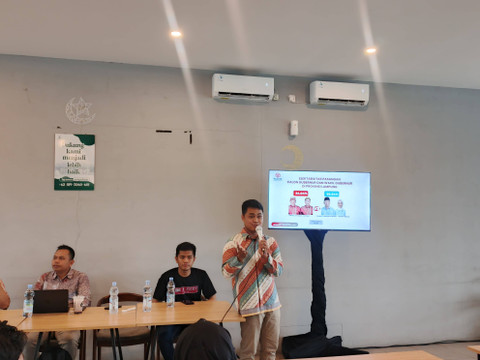 Tim Peneliti Rakata, Fatih Raftsaal saat memaparkan hasil survei elektabilitas pasangan calon Gubernur dan Wakil Lampung | Foto : Eka Febriani / Lampung Geh