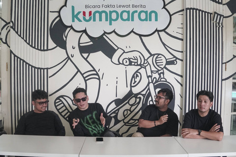 Band Samsons saat berkunjung ke kantor kumparan, Jumat (15/11/2024). Foto: Dicky Adam Sidiq/kumparan