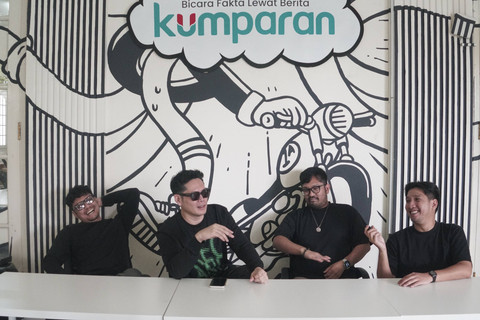 Band Samsons saat berkunjung ke kantor kumparan, Jumat (15/11/2024). Foto: Dicky Adam Sidiq/kumparan