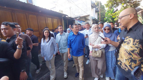 Raffi Ahmad dan Gading Marten makan bareng Cagub dan Cawagub Jawa Tengah nomor urut 02 Ahmad Luthfi dan Taj Yasin di Solo, Minggu (17/11/2024). Foto: kumparan