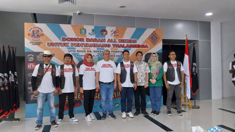 Foto bersama Bikers Brotherhood 1% MC dan Pj Gubernur Kalbar. Foto: Alycia Tracy Nabila/Hi!Pontianak