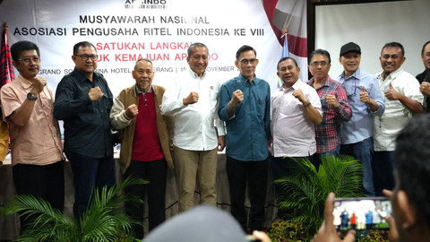 Solihin resmi terpilih menjadi Ketua Umum Asosiasi Pengusaha Ritel Indonesia (Aprindo) periode 2024-2028 dalam Musyawarah Nasional (Munas) ke-VIII yang diselenggarakan di Soll Marina Hotel, Kota Tangerang Selatan, Sabtu (16/11/2024). Foto: Aprindo