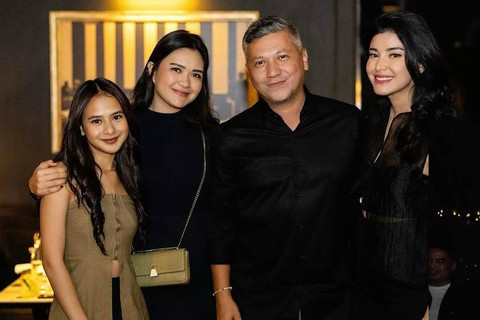 Gading Marten dan Medina Dina. Foto: Instagram/@medinadinaaa
