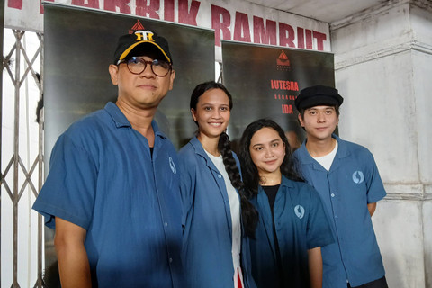 Palari Films mengumumkan proyek film Monster Pabrik Rambut dalam konferensi pers di Jatinegara, Jakarta Timur, Senin (18/11/2024). Foto: Vincentius Mario/kumparan