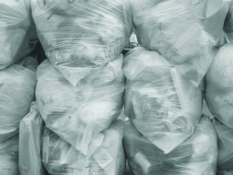 Ilustrasi apa perbedaan sampah organik dan anorganik. Sumber: possessed photography/unsplash
