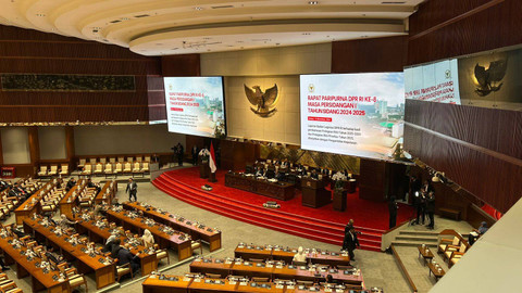 Rapat paripurna DPR RI ke 8 Masa Persidangan I tahun 2024-2025 di Ruang Rapat Paripurna, Gedung Nusantara II, Kompleks Parlemen, Senayan, Jakarta, Selasa (19/11/2024). Foto: Haya Syahira/kumparan