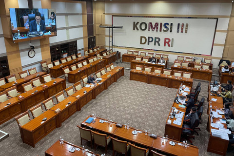 Capim KPK Ibnu Basuki Widodo menjalani fit and proper test di Ruang Rapat Komisi III DPR RI, Senayan, Jakarta, Selasa (19/11/2024). Foto: Fadhil Pramudya/kumparan