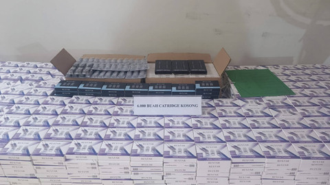 Jumpa pers dan barang bukti pabrik vape di Bali, Selasa (19/11/2024). Foto: Denita BR Matondang/kumparan
