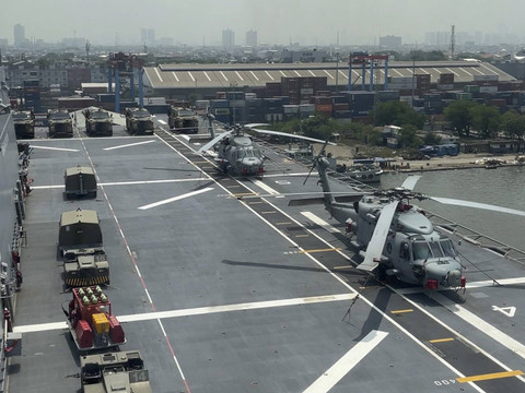 Fasilitas kapal perang Australia, HMAS Adelaide, yang berlabuh di Tanjung Priok, Jakarta Utara, Selasa (19/11/2024). Foto: Tiara Hasna/kumparan