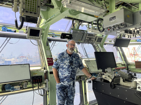 Awak kapal perang Australia HMAS Adelaide, Nelson, di Tanjung Priok, Jakarta Utara, Selasa (19/11/2024). Foto: Tiara Hasna/kumparan