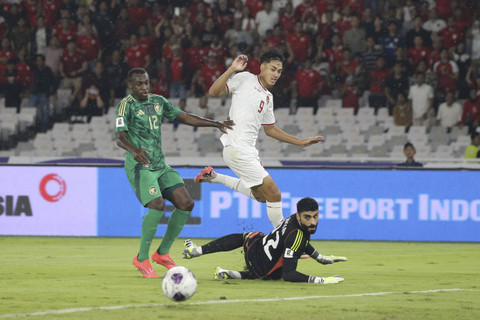 Pemain Timnas Indonesia Rafael Struick beraksi pada lanjutan Ronde 3 Kualifikasi Piala Dunia antara Indonesia vs Arab Saudi di Stadion Utama Gelora Bung Karno, Selasa (19/11/2024). Foto: Aditia Noviansyah/kumparan