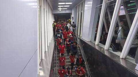 Suasana suporter tinggalkan GBK usai Indonesia menang melawan Arab Saudi, Selasa (19/11/2024). Foto: Thomas Bosco/kumparan