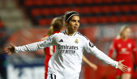 Pemain Real Madrid, Alba Redondo, merayakan gol ketiga mereka. Foto: Susana Vera/REUTERS 