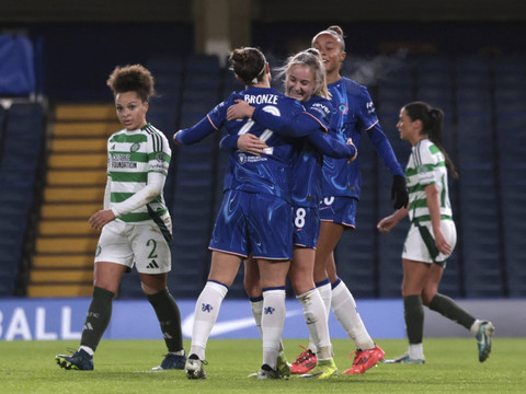 Sejumlah pemain Chelsea berselebrasi usai mencetak gol ke gawang Celtic. Foto: Paul Childs/REUTERS