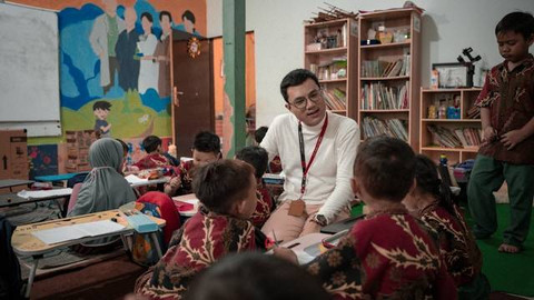 Ilustrasi ide kegiatan Hari Guru Nasional 2024. Foto: Unsplash/Fiqih Alfarish
