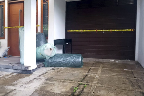 Kantor telemarketing judol di kompleks Muara Indah, Situsaeur, Bojongloa Kidul, Bandung, Kamis (21/11/2024). Foto: Robby Bouceu/kumparan