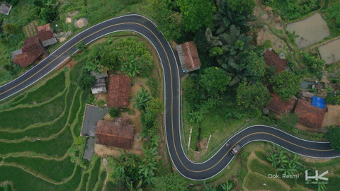 Proyek Pelebaran dan Perbaikan Geometrik Jalan Soreang-Rancabali - Cidaun di Kabupaten Bandung dan Cianjur yang akan selesai di akhir Desember 2024. Foto: Dok. Hutama Karya