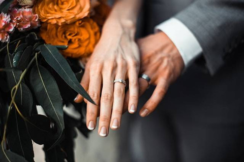 Ilustrasi Syarat Foto Nikah 2024. Foto: dok. Unsplash/Samantha Gades