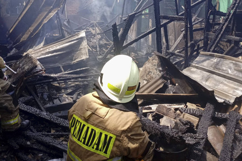 Kebakaran rumah warga di Kampung Rawa, Johar Baru Jakpus pada Jumat (22/11/2024). Foto: Dok. Istimewa