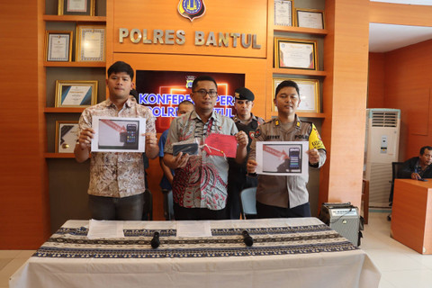 Konferensi pers penangkapan joki judi online di Mapolres Bantul, Jumat (22/11). Foto: Dok. Polres Bantul