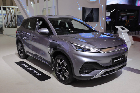 Mobil-mobil listrik BYD di Gaikindo Jakarta Auto Week (GJAW) 2024, ICE BSD, Tangerang, Jumat (22/11/2024). Foto: Jamal Ramadhan/kumparan