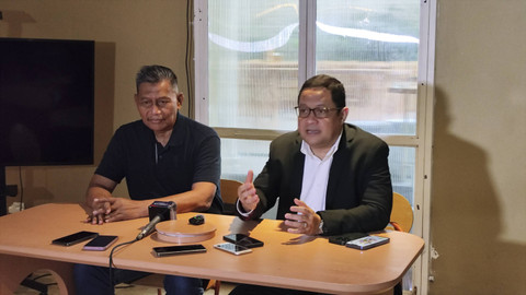 Ahli Hukum Pidana UII Mudzakkir dan pengacara Tom Lembong, Ari Yusuf Amir, di kawasan Jakarta Selatan, Jumat (22/11). Foto: Jonathan Devin/kumparan