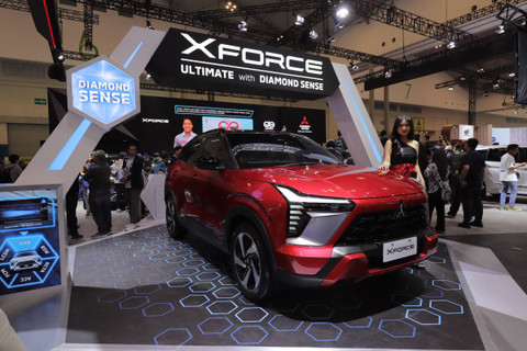 Mitsubishi XForce di Gaikindo Jakarta Auto Week di ICE BSD, Tangerang, Jumat (22/11/2024). Foto: Jamal Ramadhan/kumparan