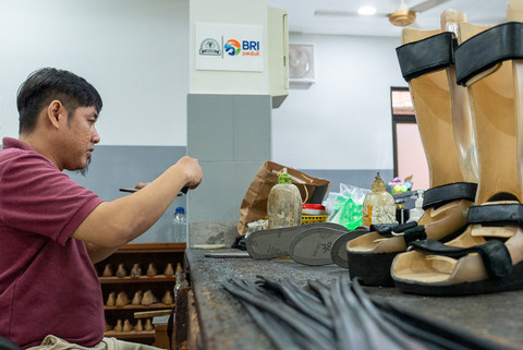 BRI Peduli memberikan bantuan untuk penyandang disabilitas di Yayasan Pembinaan Anak Cacat (YPAC) Jakarta. Foto: Dok. BRI
