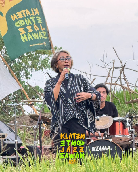Penampilan Trie Utami di Klaten Etnos Jazz. Foto: Instagram/etnojazzsawah