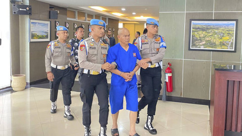 Tampang AKP Dadang Iskandar kini berbaju tahanan dan berkepala plontos.  Foto: Dok. kumparan