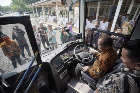 Uji coba bus listrik di kawasan Sumbu Filosofi Yogya. Foto: Pemda DIY