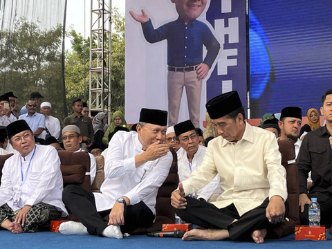 Zulhas dan Jokowi di kampanye akbar Ahmad Luthfi-Taj Yasin di Simpang Lima Kota Semarang, Sabtu (23/11/2024). Foto: Intan Alliva Khansa/kumparan