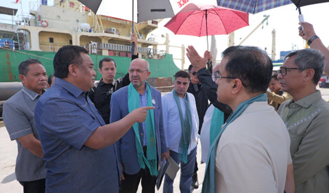 Anggota DPR RI Rachmat Gobel mendampingi empat duta besar Arab Saudi. 
