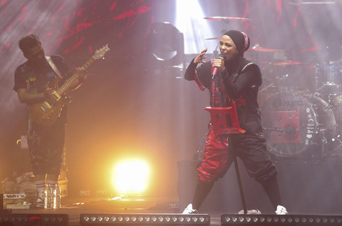 Grup band Kotak menggelar konser 2 Dekade di GBK Basket Hall, Senayan, Jakarta, Minggu, (23/11/2024). Foto: Agus Apriyanto