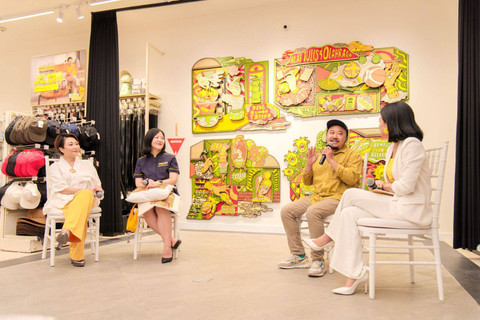 Indy Barends, Brand Ambassador MR.DIY bersama Ria Sutrisno, Head of Marketing MR.DIY Indonesia; Wulang Sunu, Seniman Kolaborator ikut serta dalam memeriahkan Peresmian Toko ke-900 dan Flagship Pertama MR.DIY. Foto: dok. MR.DIY