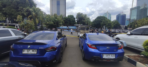 Mobil mewah yang disita polisi terkait kasus judi online Komdigi. Foto: Rachmadi Rasyad/kumparan