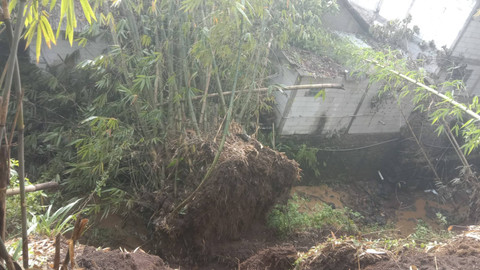 Dampak banjir yang menimpa pemukiman di Kabupaten Bandung, Senin (25/11/2024). Foto: Dok. Istimewa