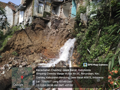 Dampak banjir yang menimpa pemukiman di Kabupaten Bandung, Senin (25/11/2024). Foto: Dok. Istimewa