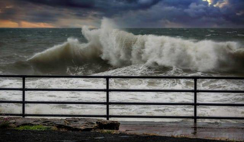 Ilustrasi Jelaskan Terjadinya Tsunami. Sumber: Pexels/Raybilcliff